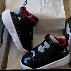 Jordan Max Aura 2 Toddler sneakers in a classic Black, Gym Red, and White color